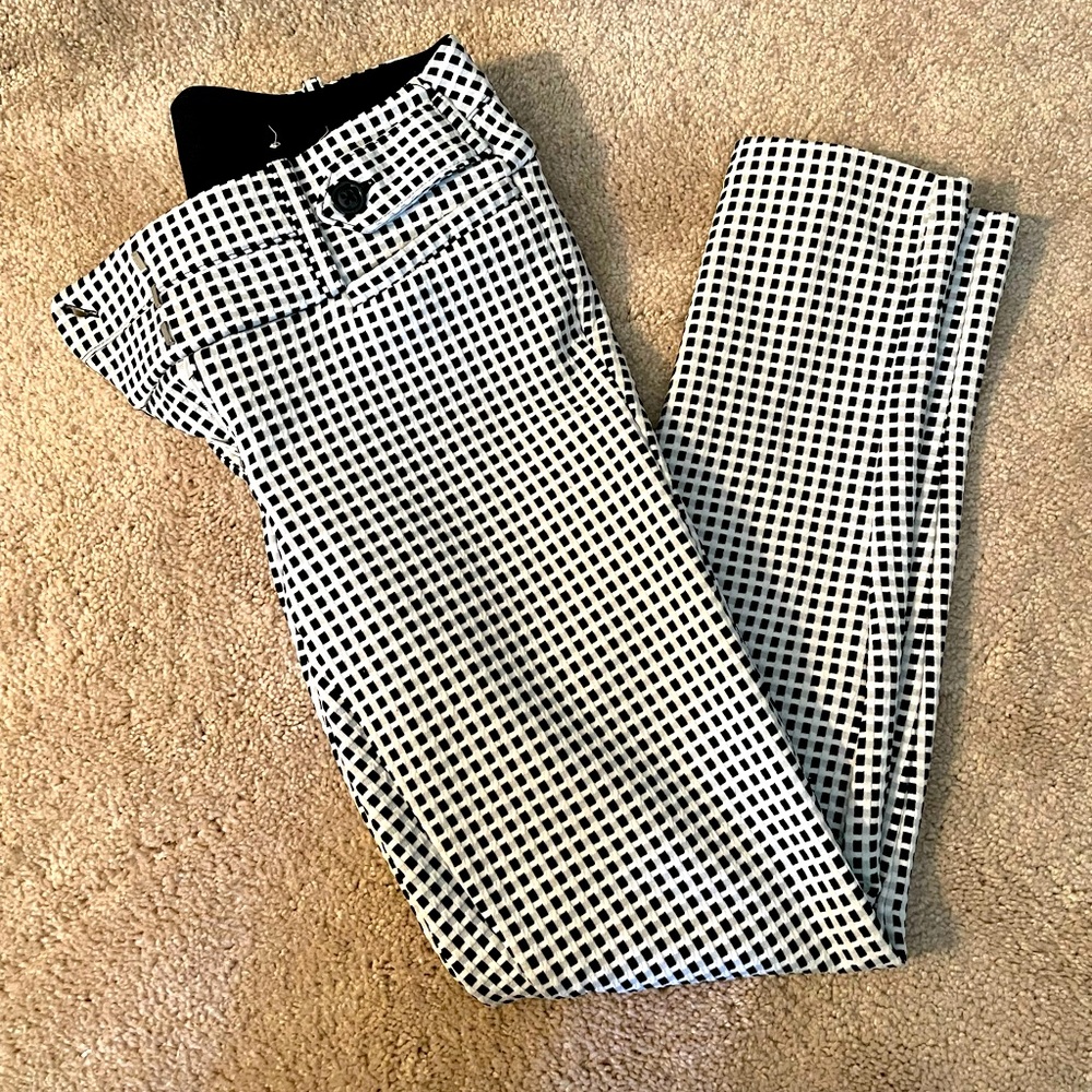 🖤🤍 Black & white checkered Candies skinny pants !